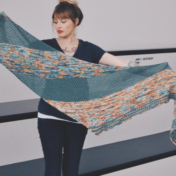 One of a kind hand knit shawl (100% wool) - Picture 4 of 4